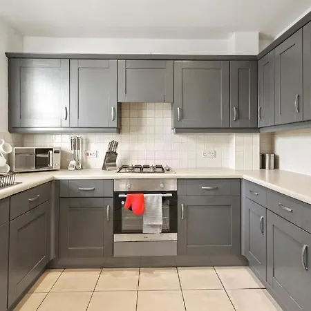 Lovely 4 Bedroom House In - Sleeps 10 Feriehus