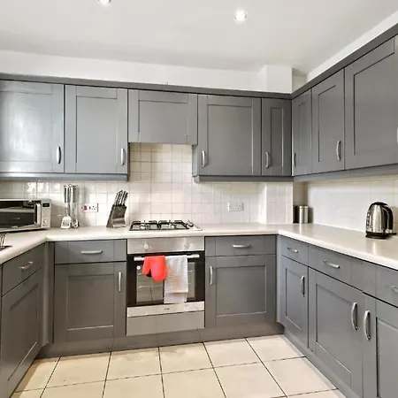 Lovely 4 Bedroom House In - Sleeps 10 * York
