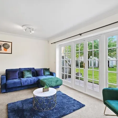Lovely 4 Bedroom House In - Sleeps 10 Feriehus