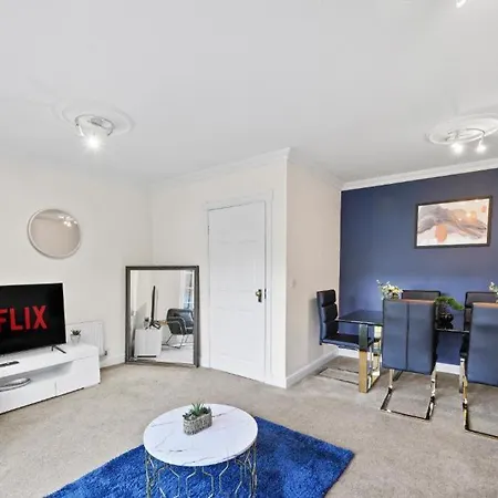 Lovely 4 Bedroom House In - Sleeps 10 Feriehus