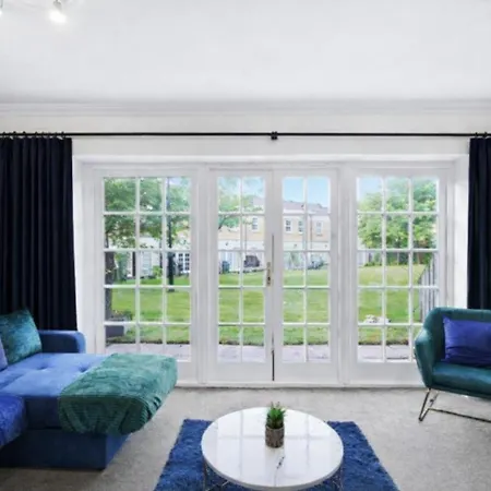 Lovely 4 Bedroom House In - Sleeps 10 * York