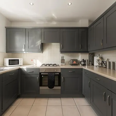 Lovely 4 Bedroom House In - Sleeps 10