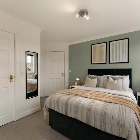 Holiday home Lovely 4 Bedroom House In - Sleeps 10