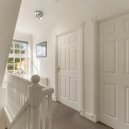 Lovely 4 Bedroom House In - Sleeps 10 York
