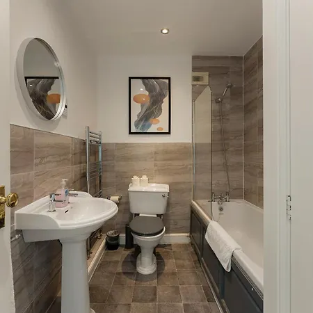 Lovely 4 Bedroom House In - Sleeps 10 * York