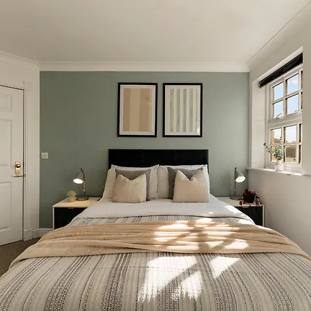 Lovely 4 Bedroom House In - Sleeps 10 * York
