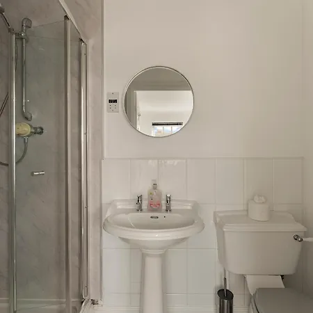 Holiday home Lovely 4 Bedroom House In - Sleeps 10 *