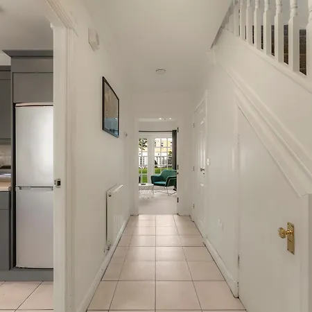 Lovely 4 Bedroom House In - Sleeps 10 York