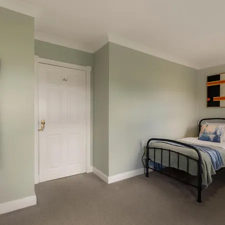 Lovely 4 Bedroom House In - Sleeps 10 * York