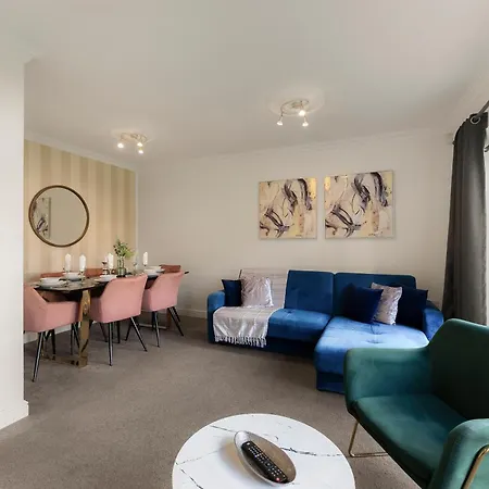 Lovely 4 Bedroom House In - Sleeps 10 York