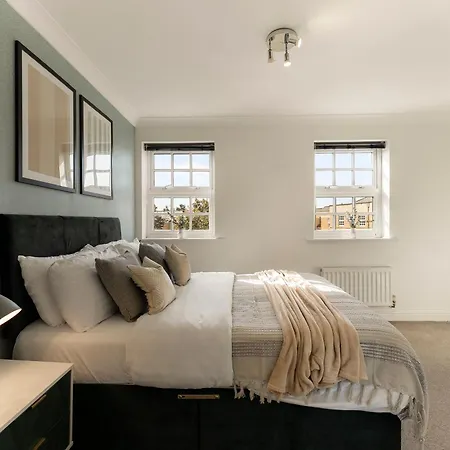 Lovely 4 Bedroom House In - Sleeps 10