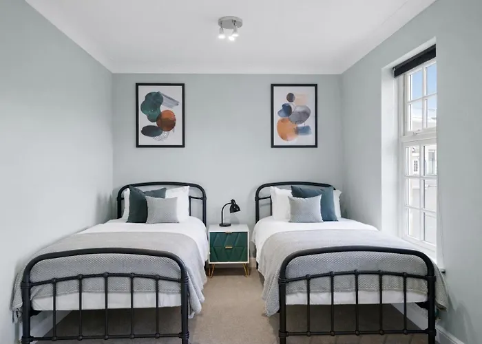 Feriehus Lovely 4 Bedroom House In - Sleeps 10