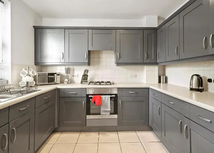 Lovely 4 Bedroom House In - Sleeps 10 Feriehus