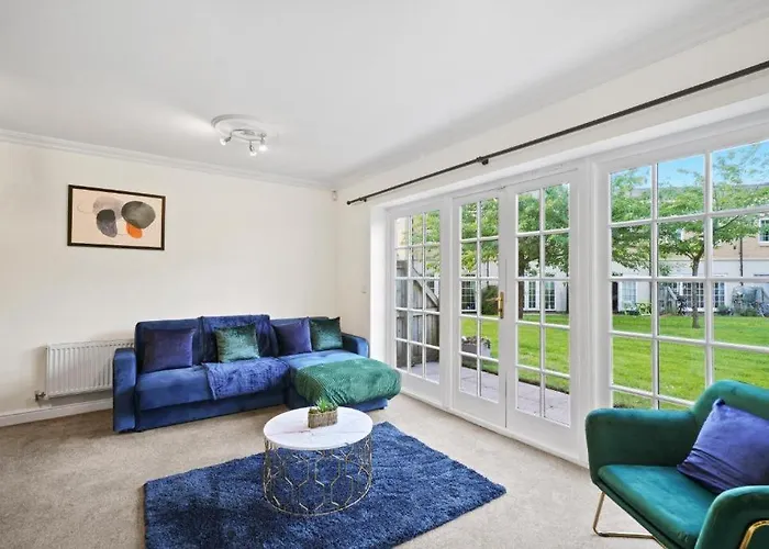 Lovely 4 Bedroom House In - Sleeps 10 Feriehus