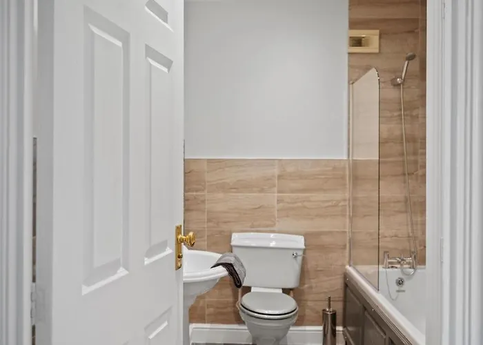 Lovely 4 Bedroom House In - Sleeps 10 Feriehus *