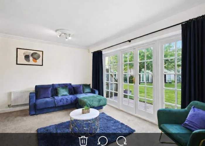 Lovely 4 Bedroom House In - Sleeps 10 Feriehus