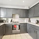 Lovely 4 Bedroom House In - Sleeps 10 * York