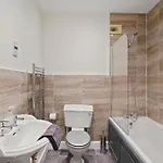 Lovely 4 Bedroom House In - Sleeps 10 York