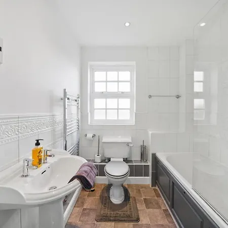 Lovely 4 Bedroom House In - Sleeps 10 * 约克